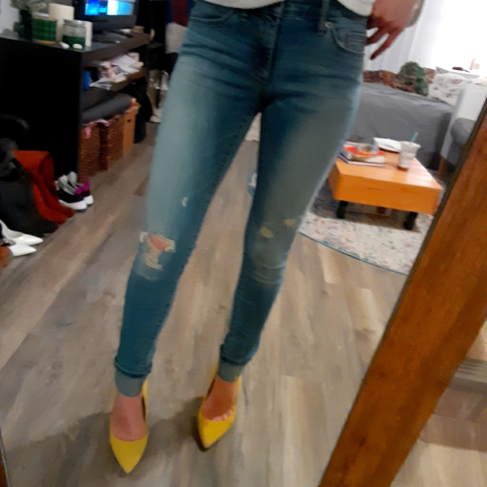 Universal thread distressed Jean's